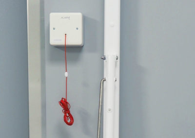 Snortrekk er montert bl.a. på HC-toaletter og pasientrom for å sikre god tilgang til alarmene.